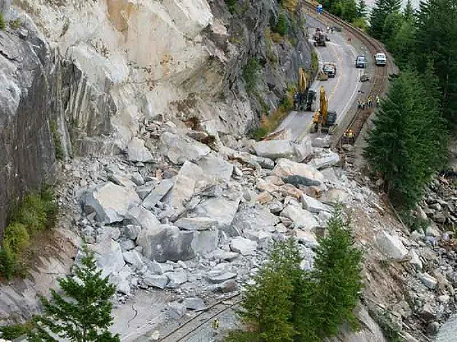 Чакаме европари за свлачищата по морето