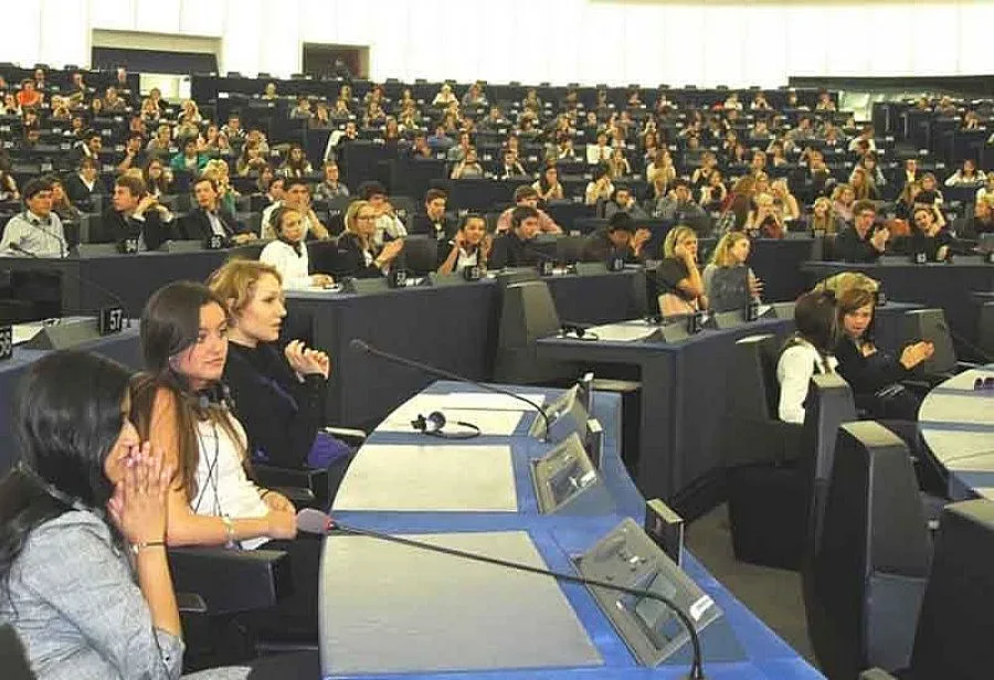 Евродепутатите ще отказват подаръци над 150 евро