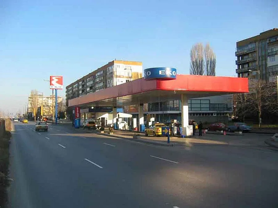 26-годишен ранен пред бензиностанция в София 