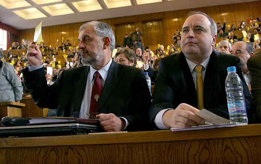 Алма Матер виси с 10 милиона дълг 