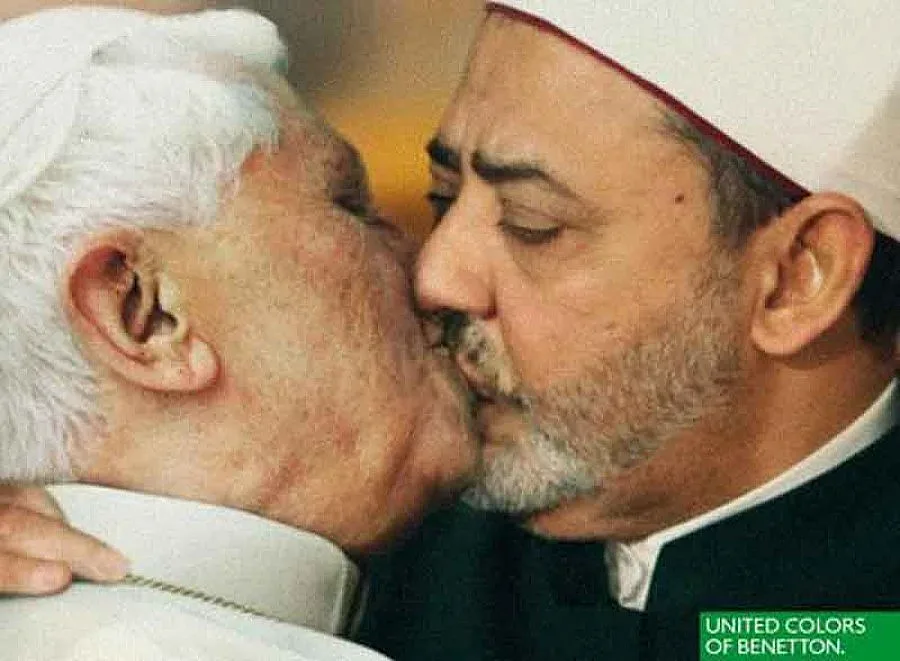 "Бенетон" изтегля скандален колаж с папата