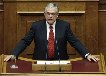 Посрещат Пападимос с масов протест