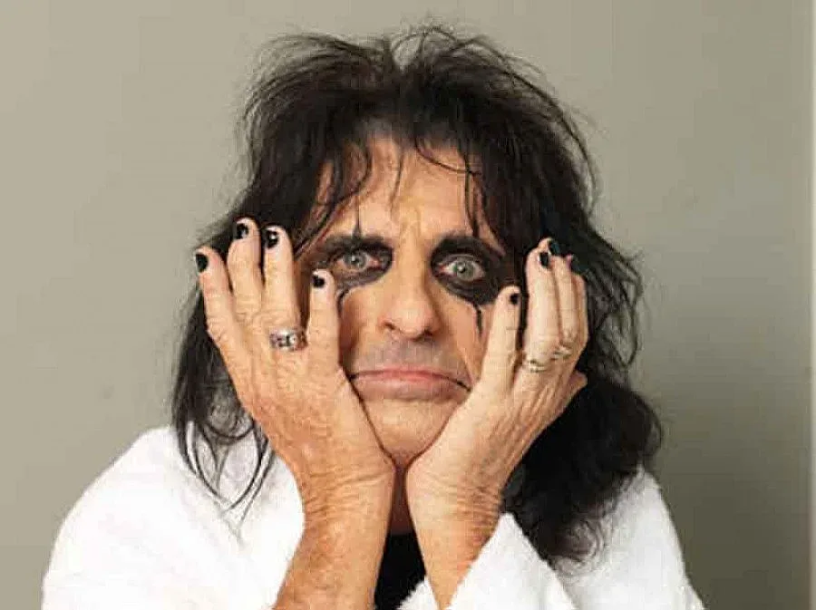 Алис Купър още изхвърля боклука