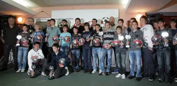 Камата и Боби Михайлов разочароваха деца