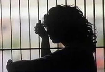 Затвор за майка, зарязала 4 деца