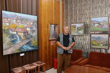 Откраднаха 22 картини на Паунеца във Вършец