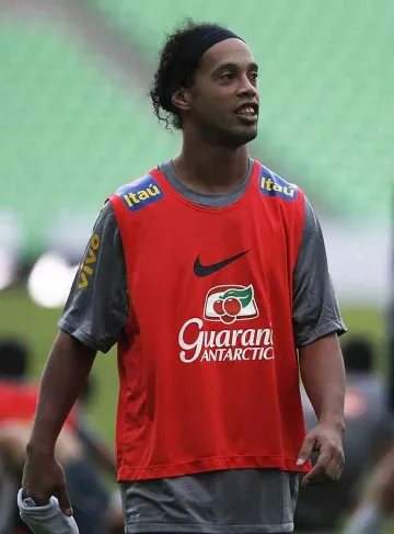 Роналдиньо в "Панатинайкос" за 30 млн. евро