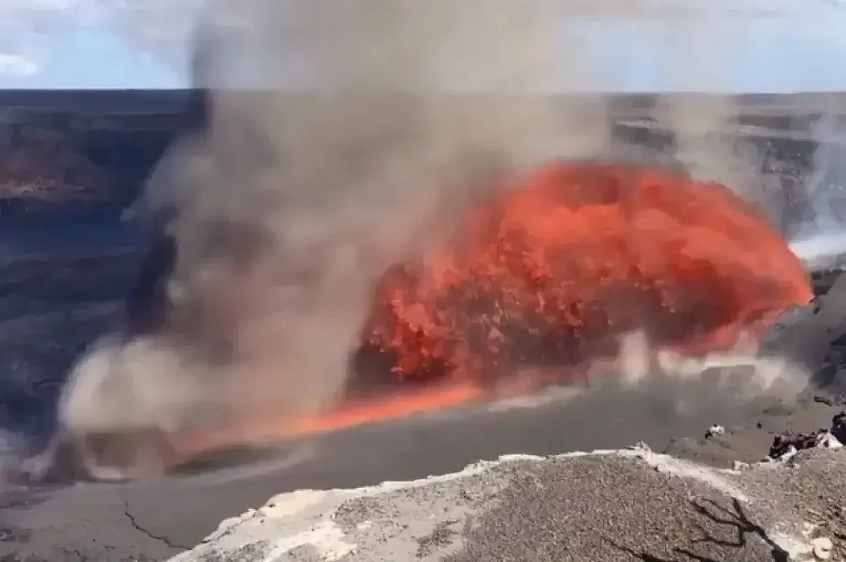 Вулкан в Америка! 30 м потоци от лава