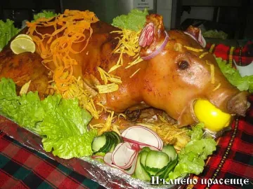 Юнак се подготви за постите, изяде цяло прасе