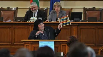 Депутатите умуват извънредно над данъчните закони