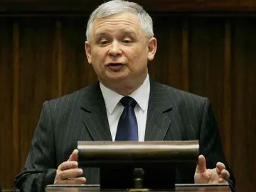 Качински започна чистка, изключи 17 от партията