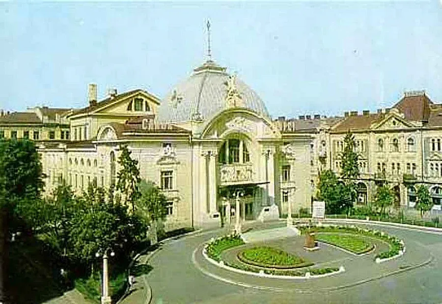 Влюбен кандидат-губернатор на Аризона живее като клошар в Украйна