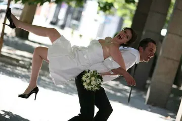 Младоженци делят вили и огърлици