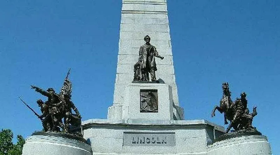 Откраднаха сабята от паметника на гроба на Линкълн