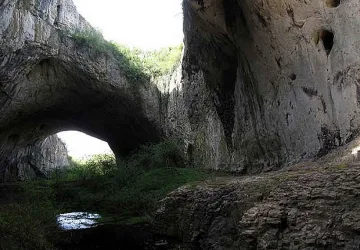 Еколози не пускат "Непобедимите" в Деветашката пещера