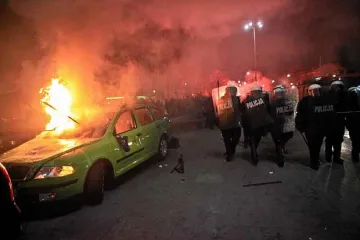 Стотици арести след погроми във Варшава