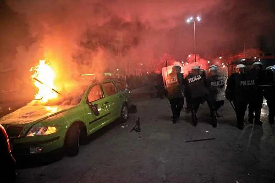 Стотици арести след погроми във Варшава