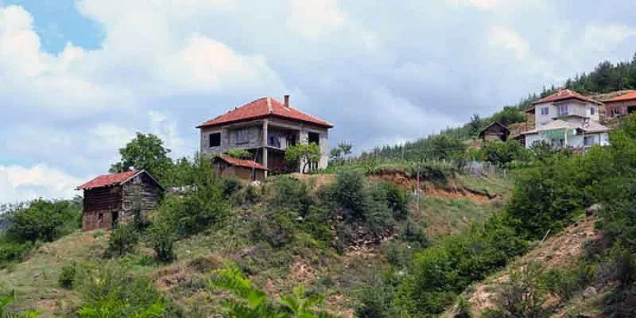 Община спасява ромски квартал от събаряне