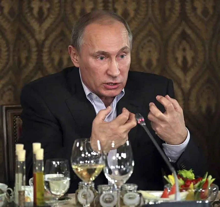 Путин привлича млади избиратели със секси клип