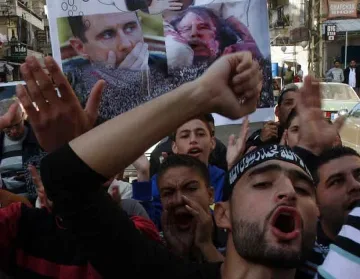 Либийските бунтовници се хванаха за гушите