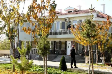 Изравняват със земята девет имота на Рашков