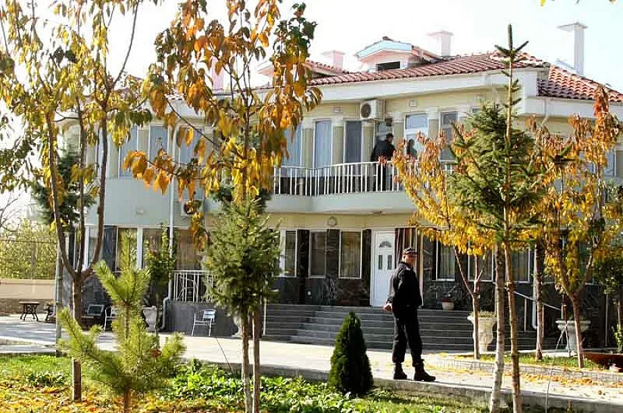 Изравняват със земята девет имота на Рашков