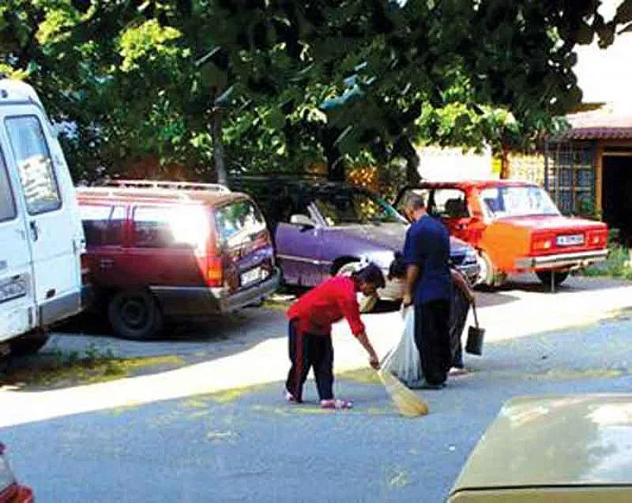 Хлапаците хулигани ще метат по 160 часа