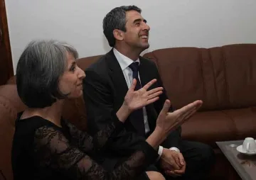 Наследничката на Попова с дипломи от София и Лондон