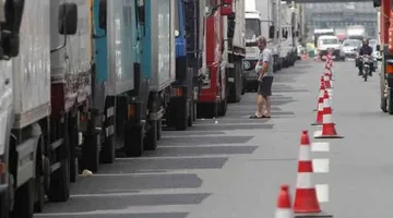 Рекетират тираджии с такса "паркинг"