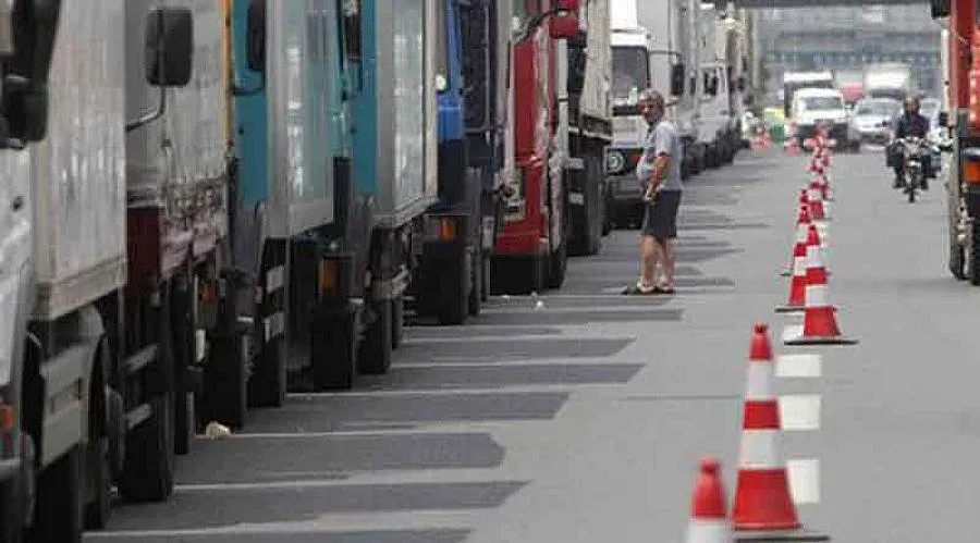 Рекетират тираджии с такса "паркинг"