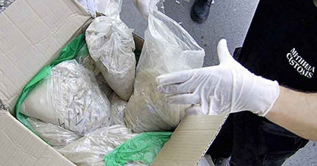 Заловиха кокаин за 52 милиона евро, скрит в декора