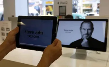 Стив Джобс и Ленин в дуел под тепетата