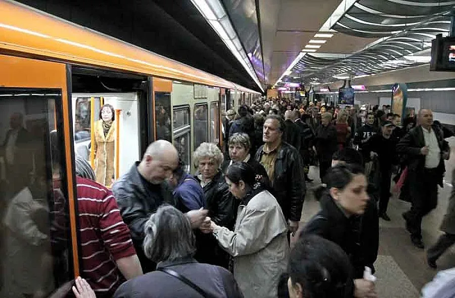 Метрото поема 300 съкратени от БДЖ