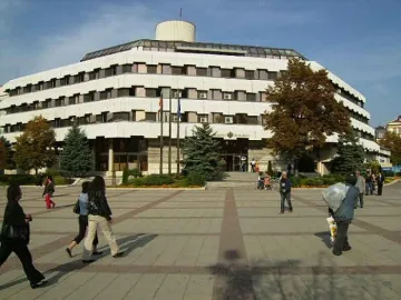 Фирми подпукаха Дупница за дългове