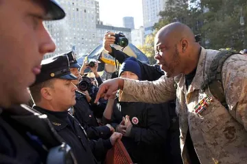 "Окупирай Уолстрийт" извадиха зимни палатки