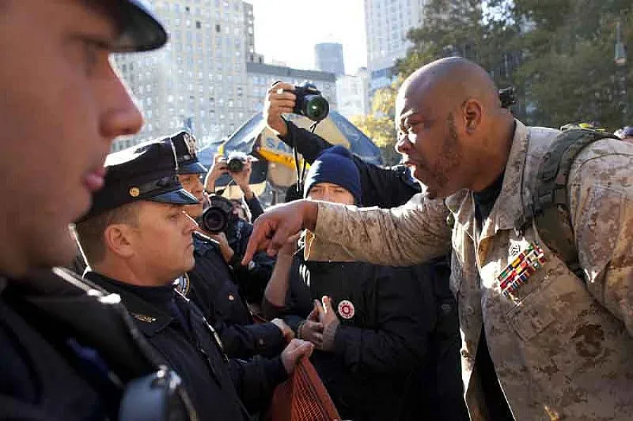 "Окупирай Уолстрийт" извадиха зимни палатки