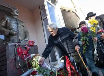 Нова статуя на Сталин вдигнаха в Украйна