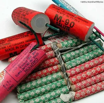 Деца опожариха 140 магазина с пиратка