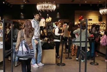 Гърците харчат като за последно