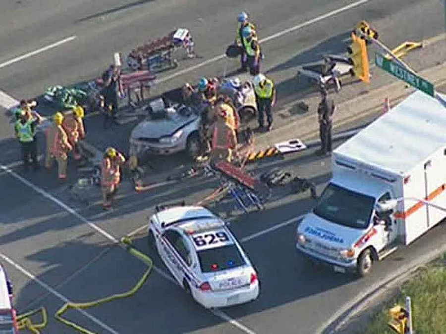 Десетима загинаха в меле с 30 коли на пътя (ВИДЕО)