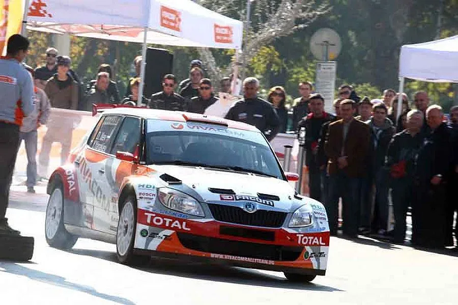 Фенове на най-бързия ни рали пилот стават навигатори   