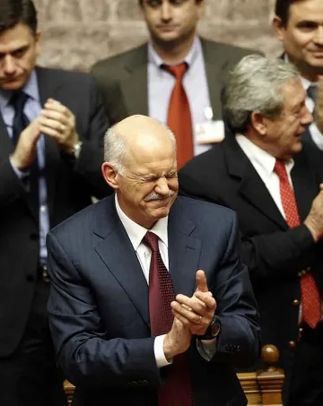 Папандреу спечели вота на доверие със 153:145