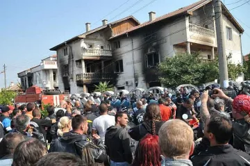 Катуница посрещна с камъни сина на цар Киро