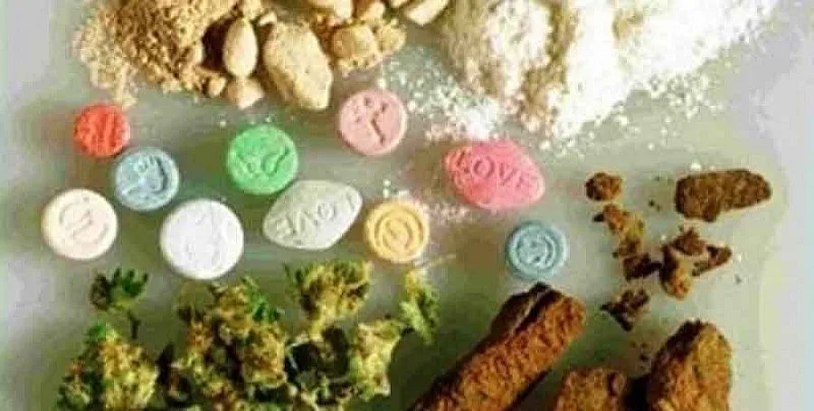 Над 50 опасни сайта зарибяват за дрога