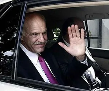 Папандреу остава, нави се на коалиционно правителство