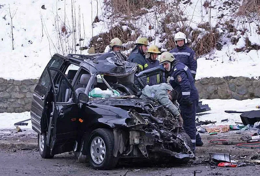 Искат 1,25 млн. "кръвнина" от Йоско