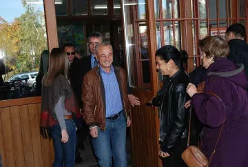 Доган пуска бюлетините на рентген