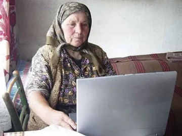 Баби и дядовци сърфират в нета 