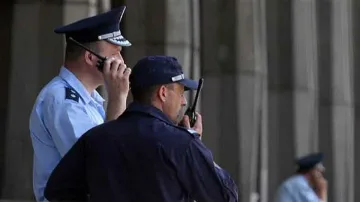 Жена плаши да се метне от терасата, не иска в лудница