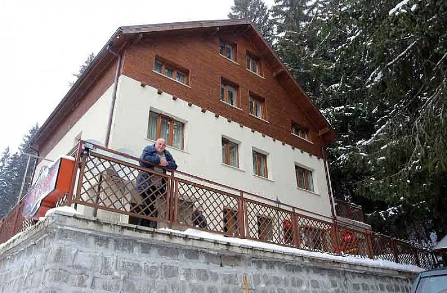 Инспектори тръгват на проверки по хижите